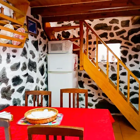 Adega Velha Calheta de Nesquim