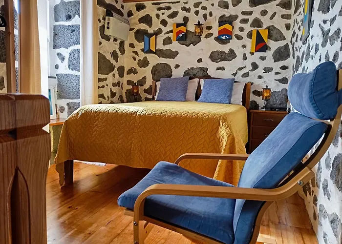 Adega Velha Calheta de Nesquim