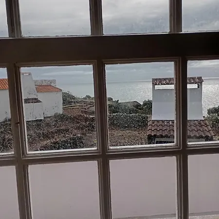 Holiday home Adega Velha Calheta de Nesquim