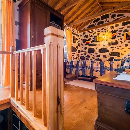 Semesterbostad Adega Velha Calheta de Nesquim