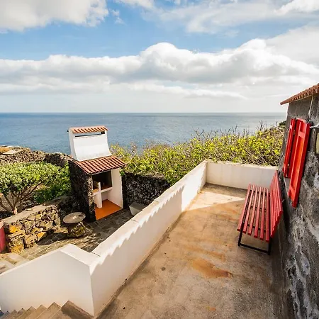 Holiday home Adega Velha Calheta de Nesquim