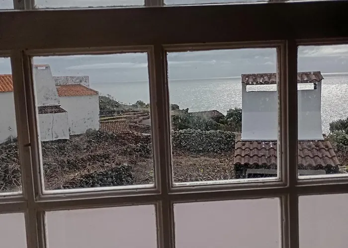 Holiday home Adega Velha Calheta de Nesquim